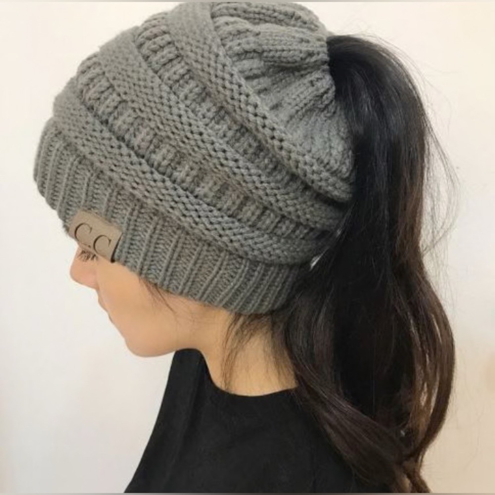 NWT Ponytail CC messy bun beanie hat. Dark Gray